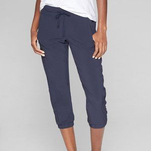 NWT Athleta Aviva Capri Pants Navy Size 6